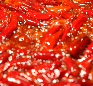 制作頂級(jí)重慶火鍋底料難嗎？揭秘所需的核心原材料！