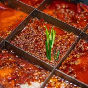 如何確保火鍋底料風味地道且口感醇厚？