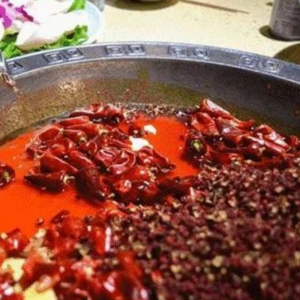 探訪火鍋底料廠：獨特配方魅力何在？