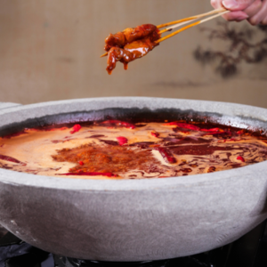 揭秘重慶火鍋底料靈魂之味，獨(dú)特秘訣何在？廠家深度解析！